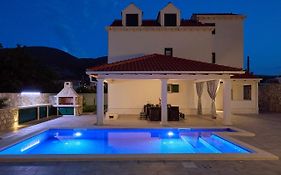 Villa Larum